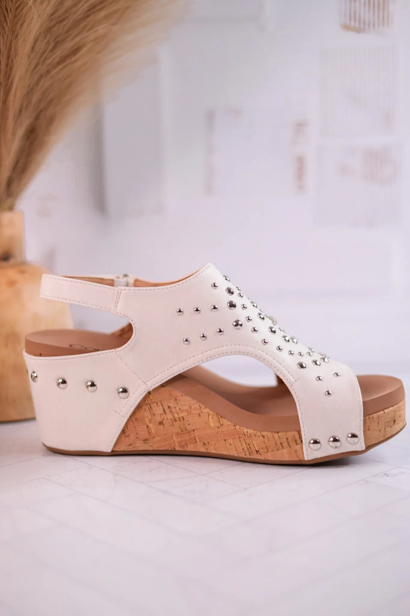 Docie Doe Wedges In White