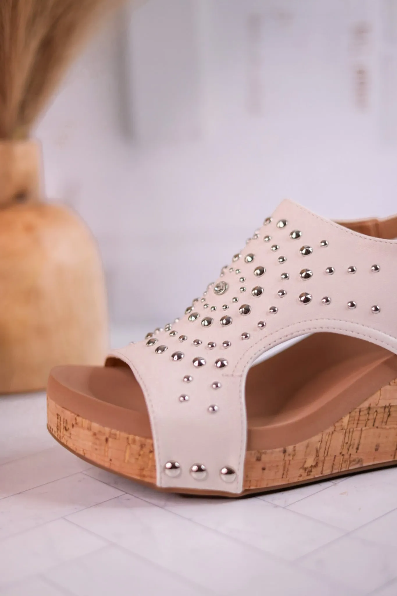 Docie Doe Wedges In White
