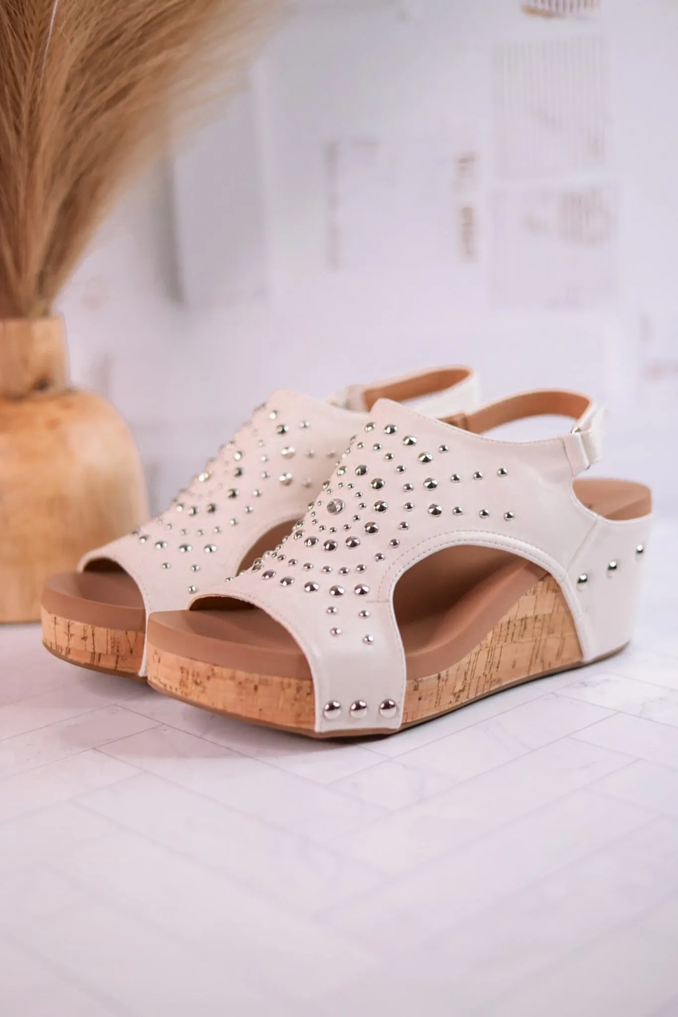 Docie Doe Wedges In White