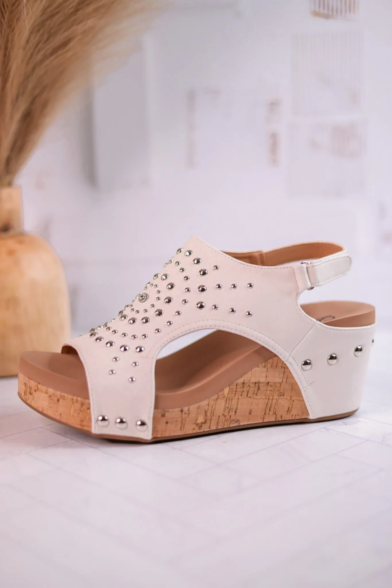 Docie Doe Wedges In White
